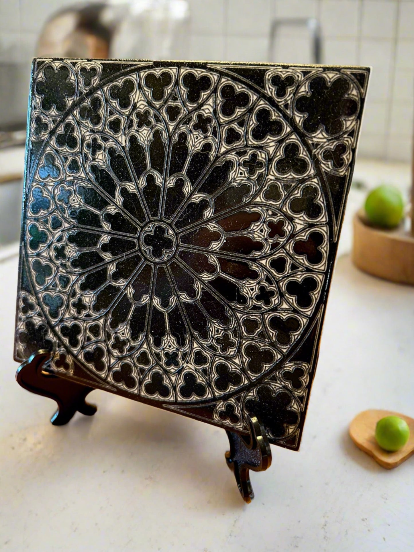 Oblique view of the ceramic trivet on stand.